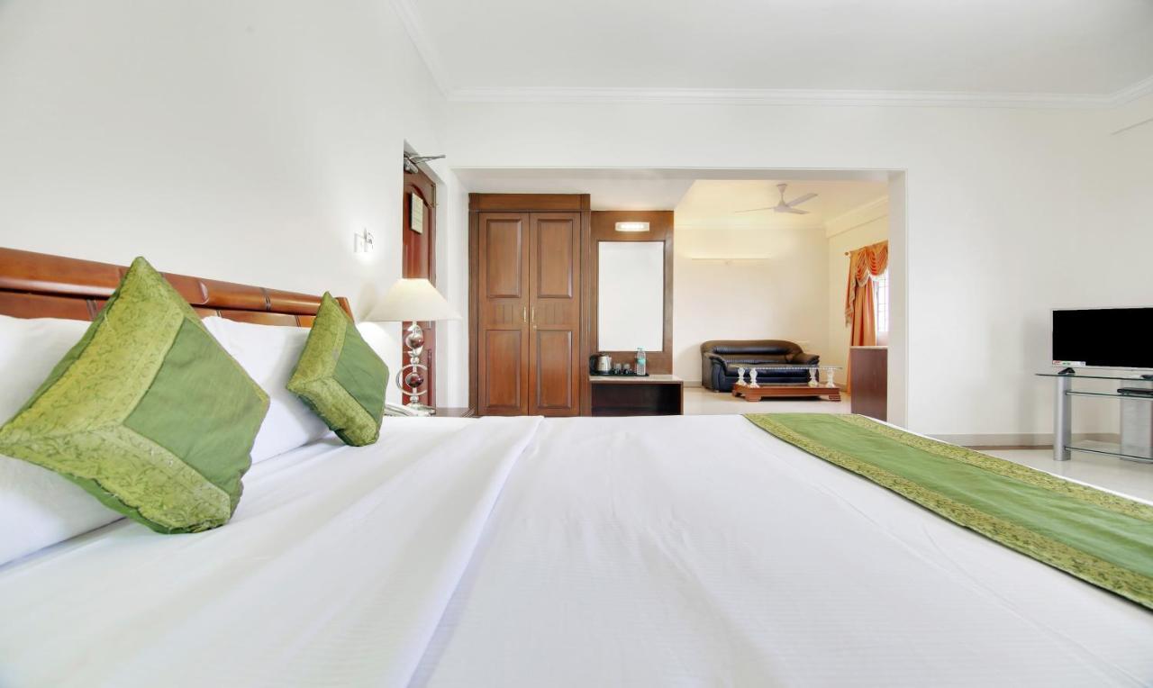 Treebo Trend President Suites Bangalore Exterior foto